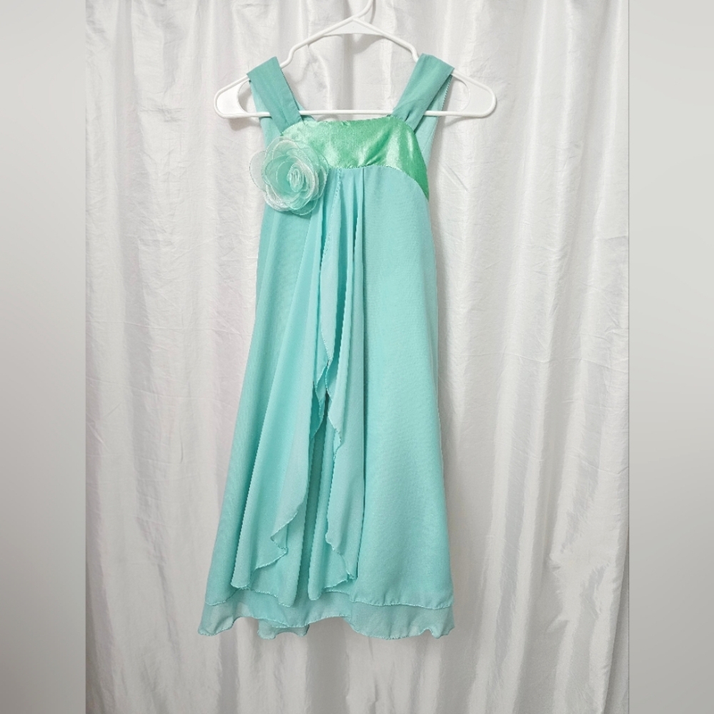 Sleeveless flower girl dress